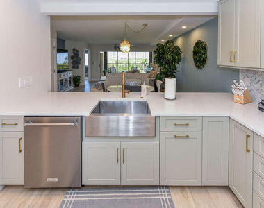 275 Palm Avenue - Photo Thumbnail 8