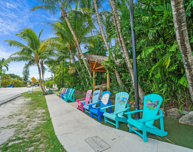 275 Palm Avenue - Photo Thumbnail 27