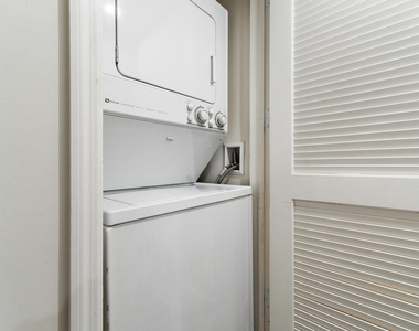 275 Palm Avenue - Photo Thumbnail 8