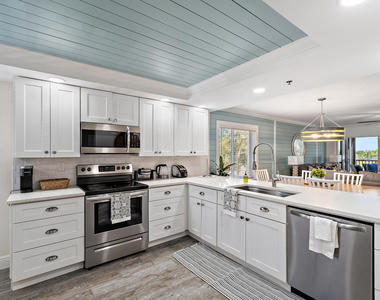 275 Palm Avenue - Photo Thumbnail 2