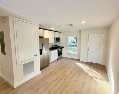 505 N 27th Street - Photo Thumbnail 2