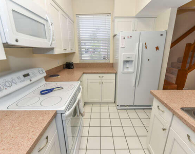 4105 Fairway Drive N - Photo Thumbnail 12