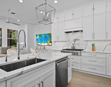 877 Taft Court - Photo Thumbnail 10