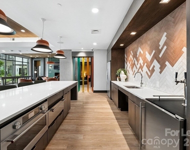 2222 N Tryon Street - Photo Thumbnail 16