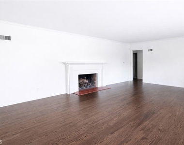 18 Woodland Lane - Photo Thumbnail 4