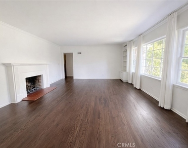 18 Woodland Lane - Photo Thumbnail 3