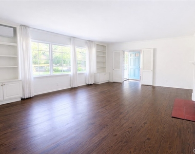 18 Woodland Lane - Photo Thumbnail 2