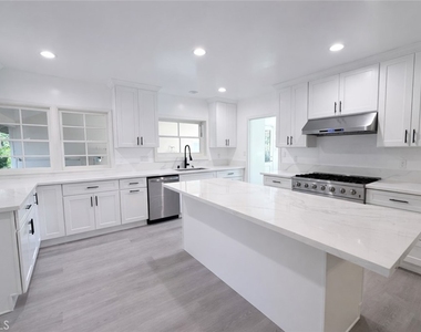 18 Woodland Lane - Photo Thumbnail 8