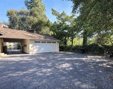 18 Woodland Lane - Photo Thumbnail 20