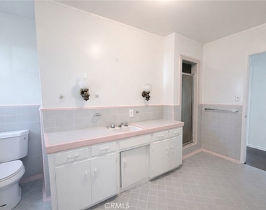 18 Woodland Lane - Photo Thumbnail 12