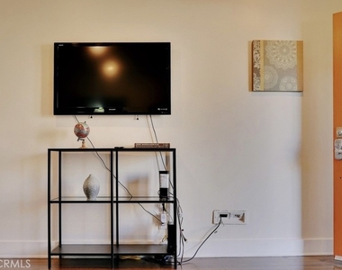 5150 Romaine Street - Photo Thumbnail 6