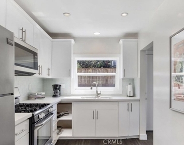 5150 Romaine Street - Photo Thumbnail 7