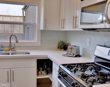 5150 Romaine Street - Photo Thumbnail 8