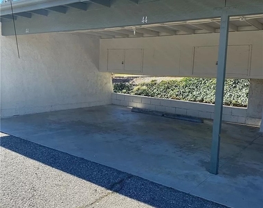 19724 Avenue Of The Oaks - Photo Thumbnail 13