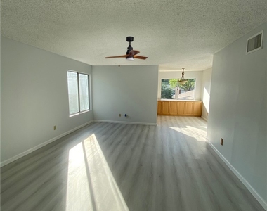 19724 Avenue Of The Oaks - Photo Thumbnail 7