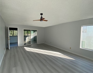 19724 Avenue Of The Oaks - Photo Thumbnail 6