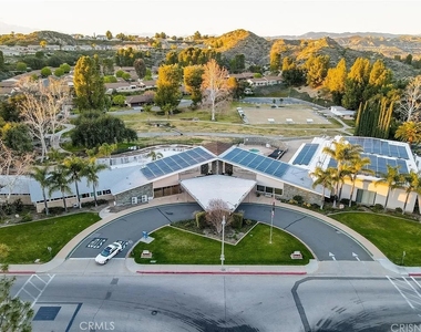 19724 Avenue Of The Oaks - Photo Thumbnail 17