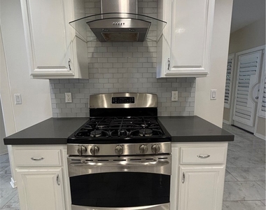 5200 White Oak Avenue - Photo Thumbnail 16