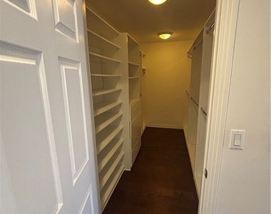 5200 White Oak Avenue - Photo Thumbnail 26