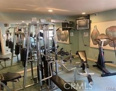 5200 White Oak Avenue - Photo Thumbnail 6