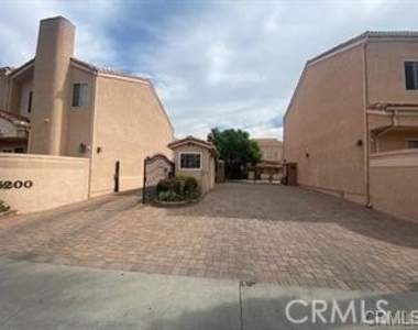 5200 White Oak Avenue - Photo Thumbnail 7