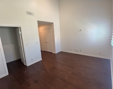 5200 White Oak Avenue - Photo Thumbnail 30
