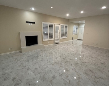 5200 White Oak Avenue - Photo Thumbnail 13