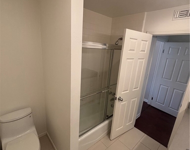 5200 White Oak Avenue - Photo Thumbnail 34