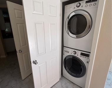 5200 White Oak Avenue - Photo Thumbnail 20
