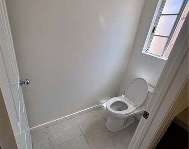 5200 White Oak Avenue - Photo Thumbnail 27