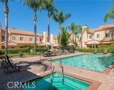 5200 White Oak Avenue - Photo Thumbnail 10