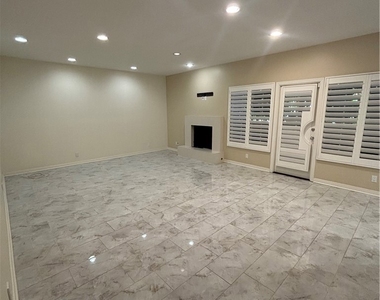 5200 White Oak Avenue - Photo Thumbnail 12