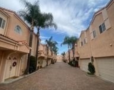 5200 White Oak Avenue - Photo Thumbnail 2