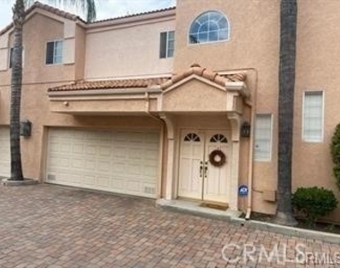 5200 White Oak Avenue - Photo Thumbnail 3