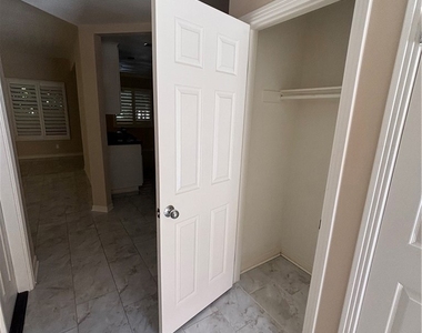 5200 White Oak Avenue - Photo Thumbnail 21