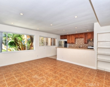 250 Cliff Drive - Photo Thumbnail 3