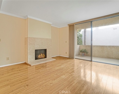 5325 Newcastle Avenue - Photo Thumbnail 17
