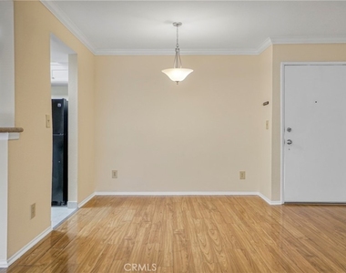 5325 Newcastle Avenue - Photo Thumbnail 1