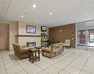 5325 Newcastle Avenue - Photo Thumbnail 22