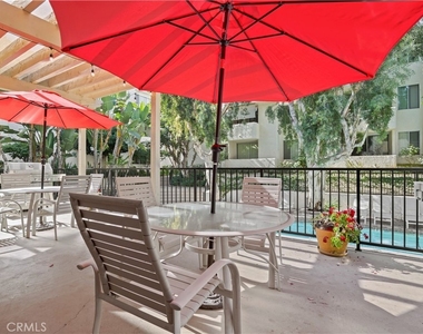 5325 Newcastle Avenue - Photo Thumbnail 24