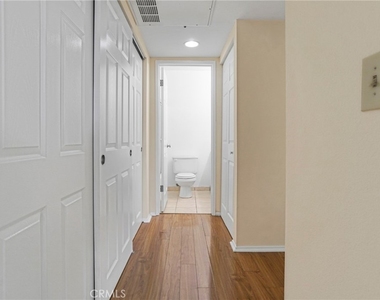 5325 Newcastle Avenue - Photo Thumbnail 10