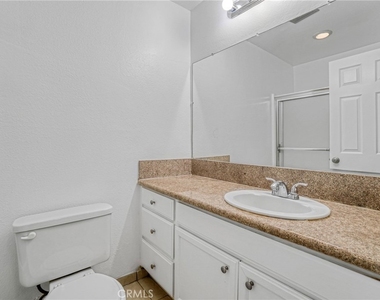 5325 Newcastle Avenue - Photo Thumbnail 11