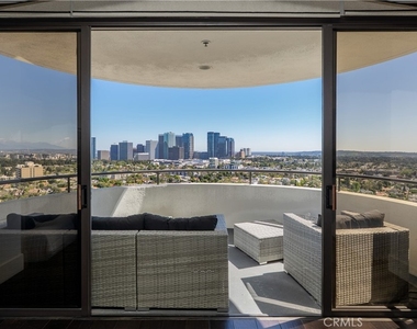 10560 Wilshire Boulevard - Photo Thumbnail 7