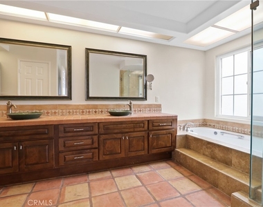 6031 Shadowbrook - Photo Thumbnail 14