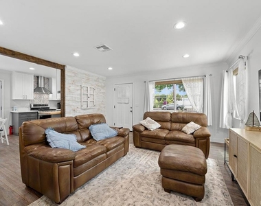 586 Del Mar - Photo Thumbnail 12