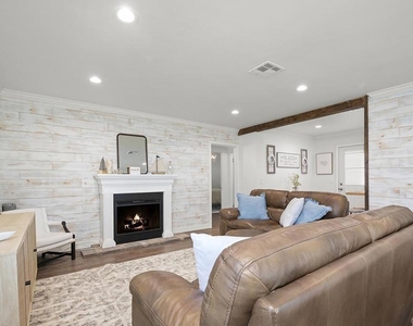 586 Del Mar - Photo Thumbnail 3