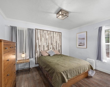 586 Del Mar - Photo Thumbnail 24