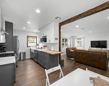 586 Del Mar - Photo Thumbnail 16