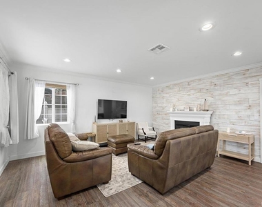 586 Del Mar - Photo Thumbnail 10