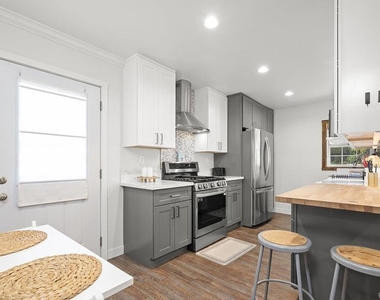 586 Del Mar - Photo Thumbnail 5